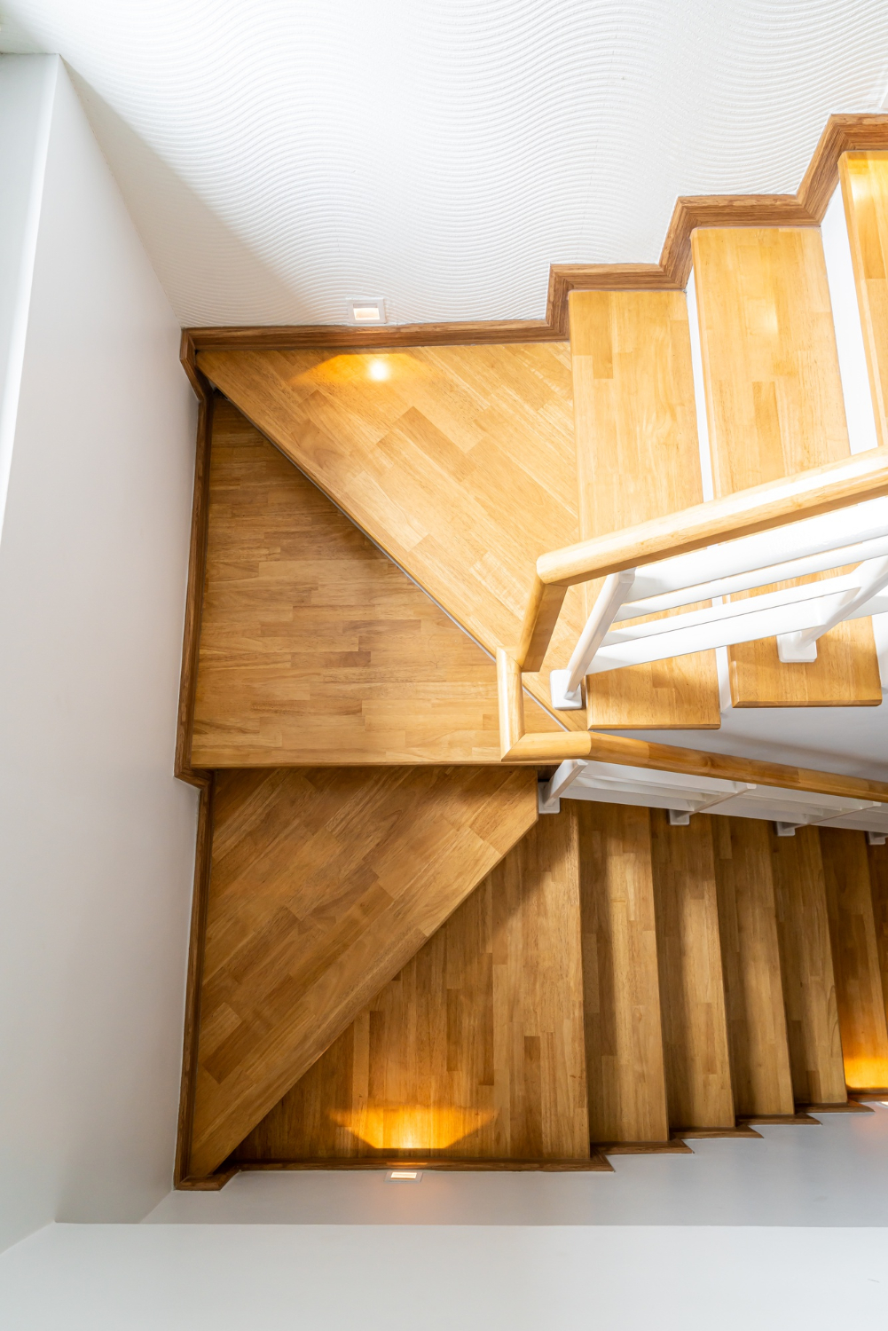 Escalier fabrication et pose par l'entreprise de menuiserie ATOUT SERVICE Escalier fabrication et pose par l'entreprise de menuiserie ATOUT SERVICE