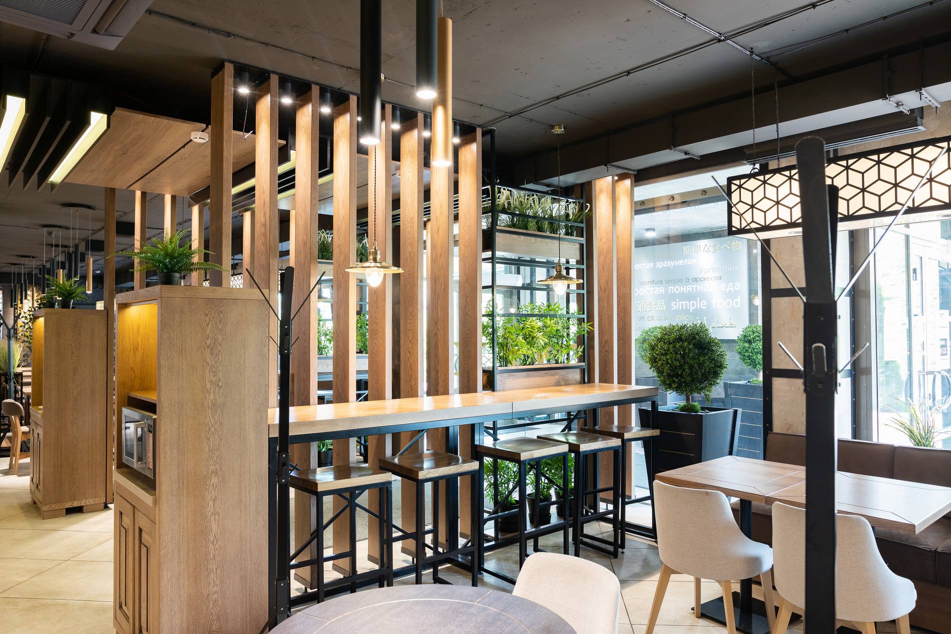 Agencement bois de boutique : menuiserie intérieure sur mesure Agencement bois de boutique : menuiserie intérieure sur mesure