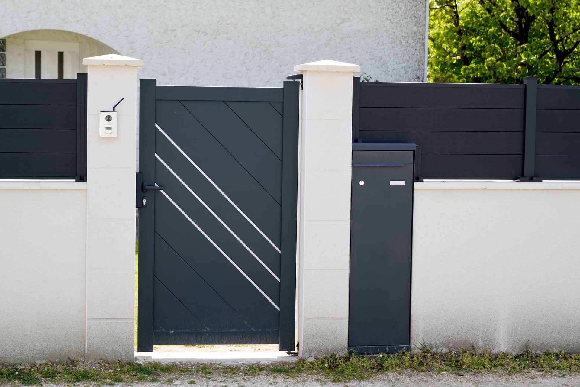 Fabrication et installation de volets, portails, et portes de garage